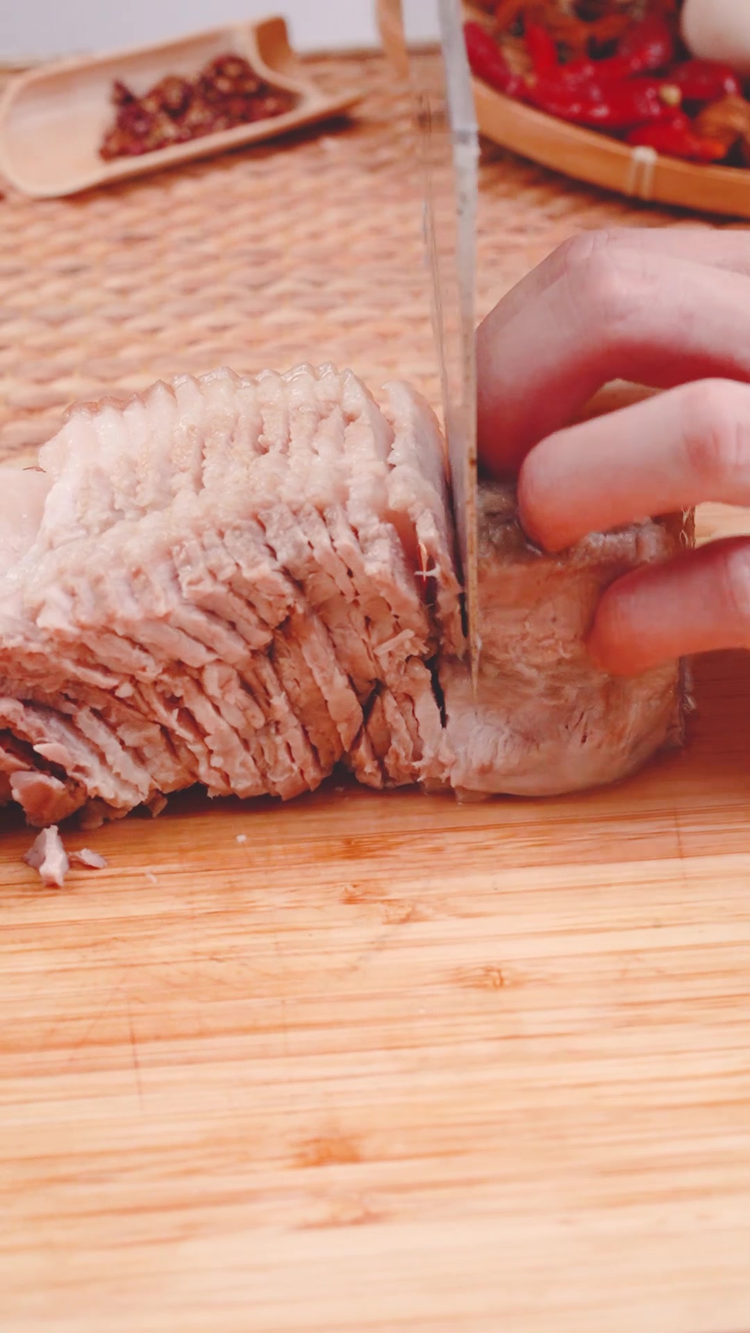经典川菜蒜泥白肉,怎么做才好吃?试试我这个做法,好吃还不腻