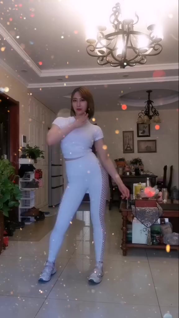 肌肉多了跳个舞都和打拳击似的肌肉肌肉女