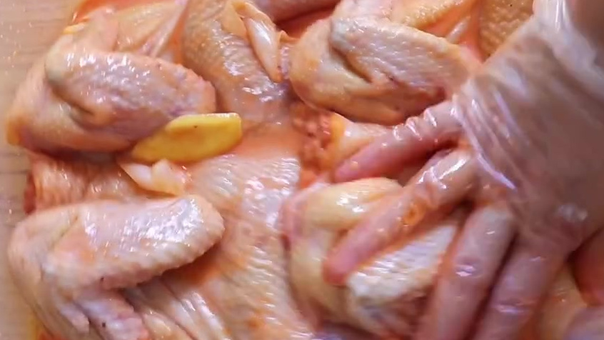 【自制脆皮炸鸡】教你在家如何腌制嫩鸡,外皮酥脆好吃,做法简单!#美食分享# 