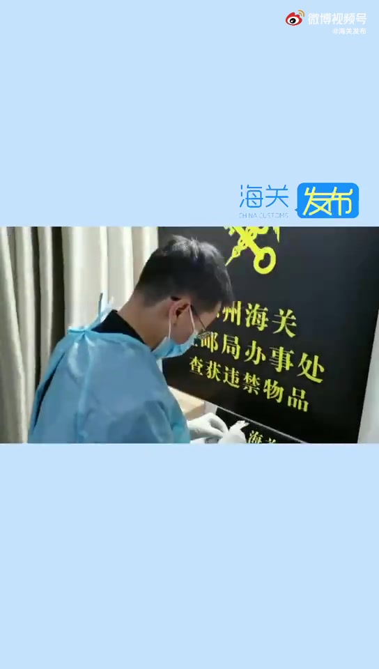 【沙漠玫瑰有毒】近日,苏州海关工作人员在对入境国际邮件开展现场查验时,发现邮件影像异常。该