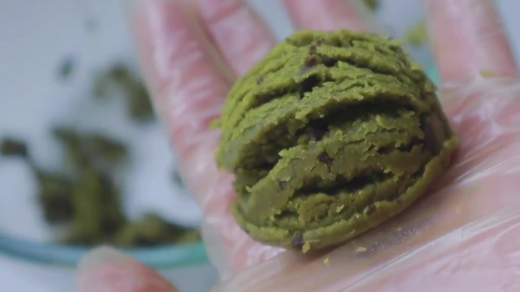 ????一招解锁四种不会融化的冰淇淋 超酥脆 今天制作的这款冰淇淋曲奇算是颜值最高的饼干了吧,乍