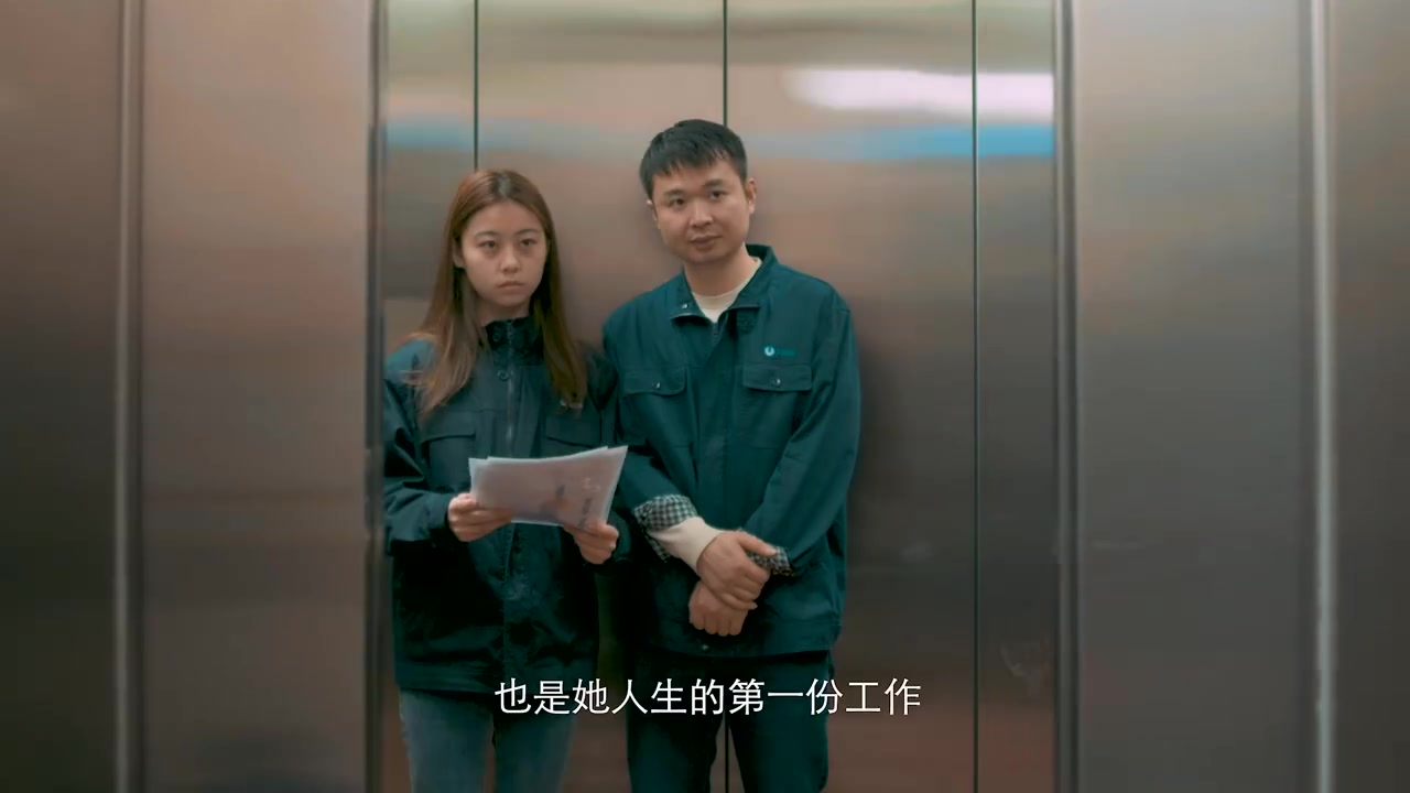 【三峡女子图鉴之破茧成蝶】靳春旭是一个来自哈尔滨的东北女孩，研究生毕业后她满怀期待与信心入职中国三峡集团 ，可人生中的第一份工作并没有想象中那么容易。忙碌的工作，让一开始充满干劲儿的她也委屈地在深夜的街头痛哭。还有一个人的及时出现，帮助她走出阴霾，破茧成蝶，独当一面。春旭的成长，也是三峡电商这个年轻企业，旺盛生命力的坚实缩影。（有没有连续剧内味儿了[偷笑]）