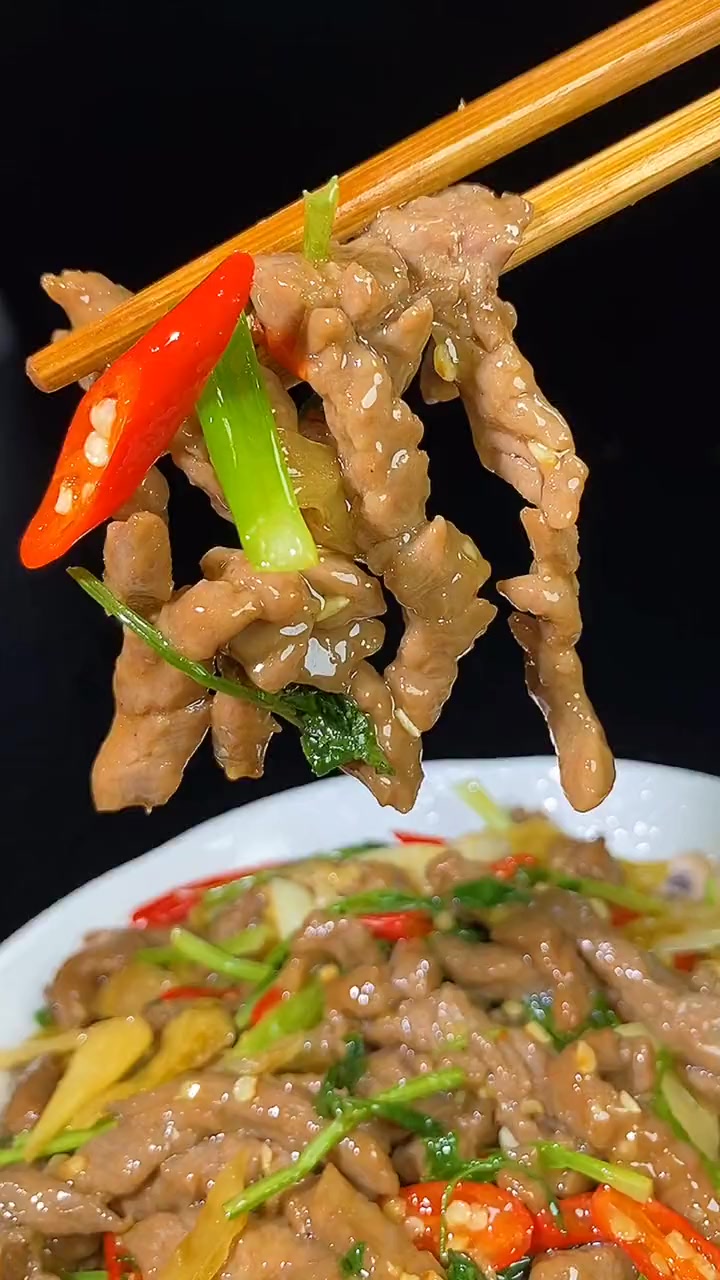 牛肉丝怎样做才不断,又嫩滑,方法很简单,家里来客可以露一手了