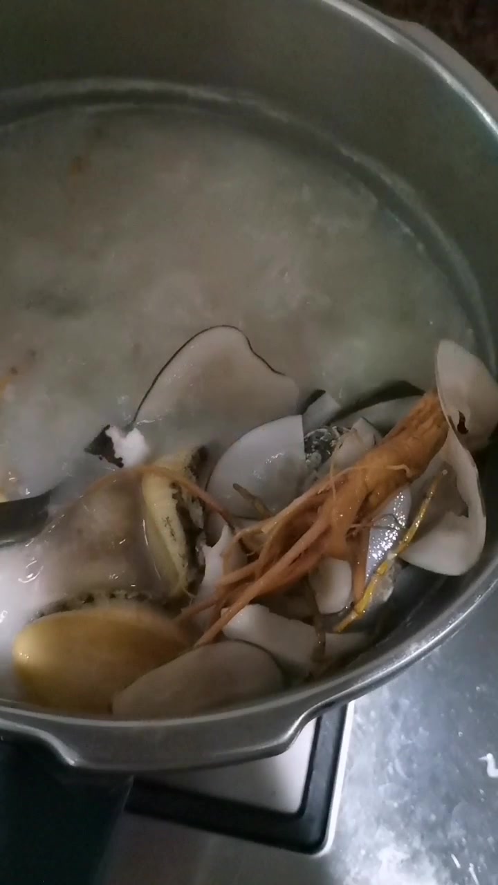 大暑湿热,喝碗鲍鱼参椰鸡汤祛湿解暑～