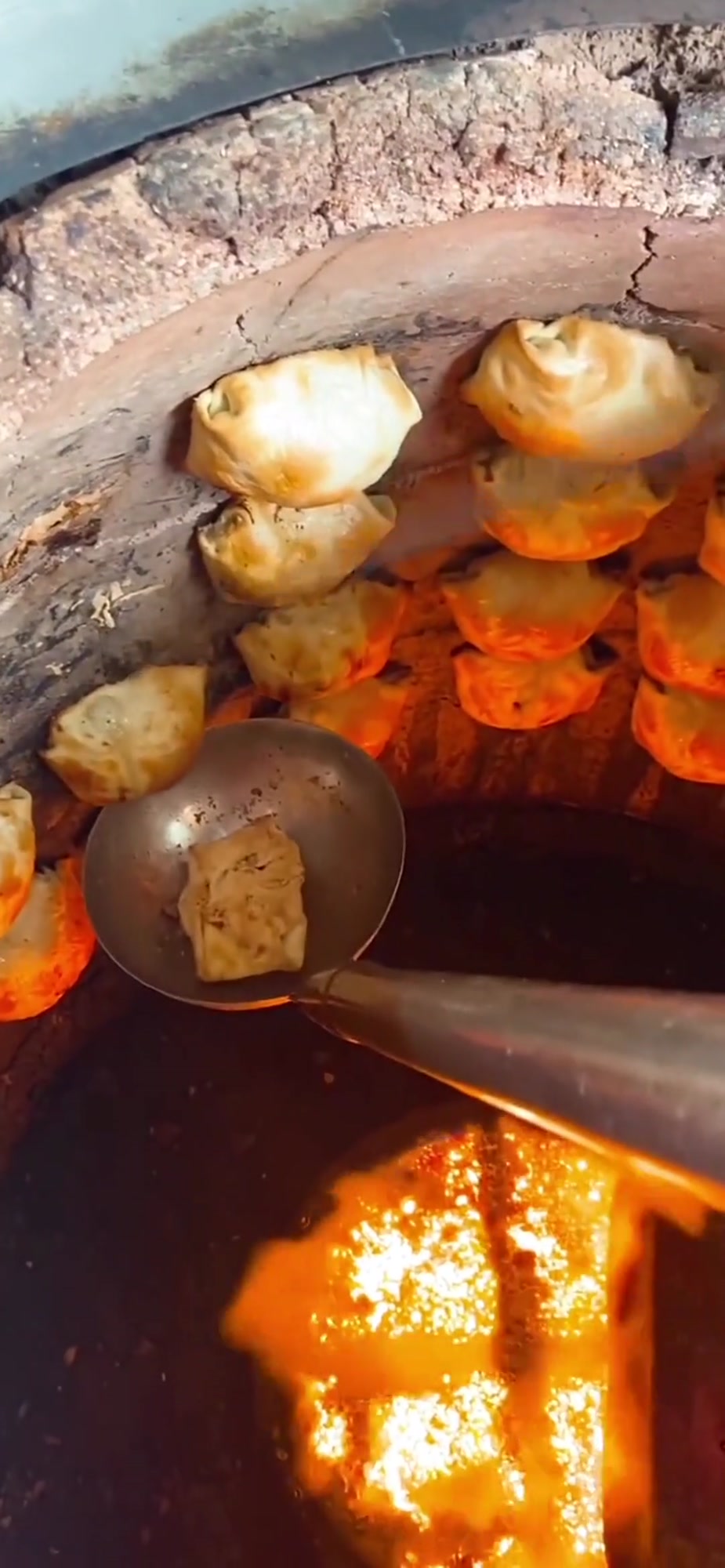 新疆的烤包子,热气腾腾,南方人很少吃