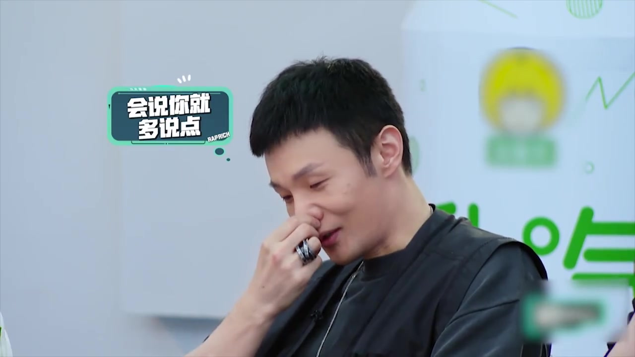 @周震南像极了吃瓜时的我 2G冲浪少年@周震南 对@周梓倩 的reaction太好笑了,不