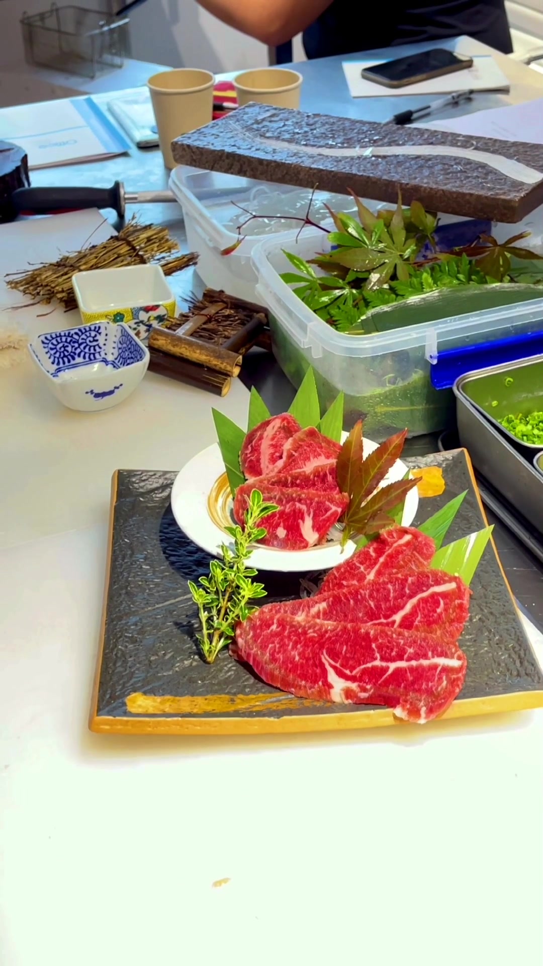 日式烤肉教学中,牛腩排分割摆盘保存出品教学,日式烤肉