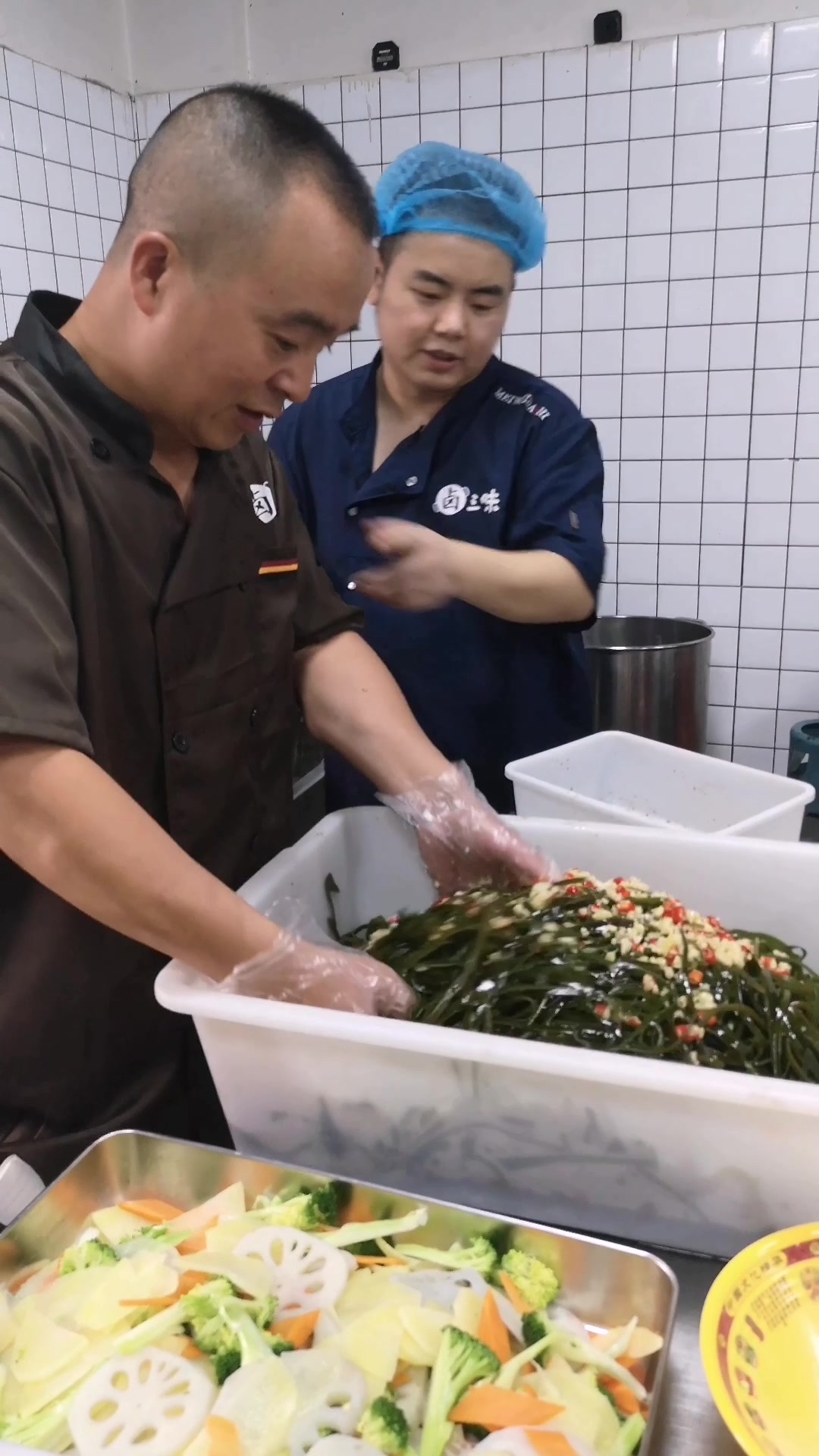 熟食店爽口凉拌菜畅销二十年 这个配方味道好极了!摆摊生意火!