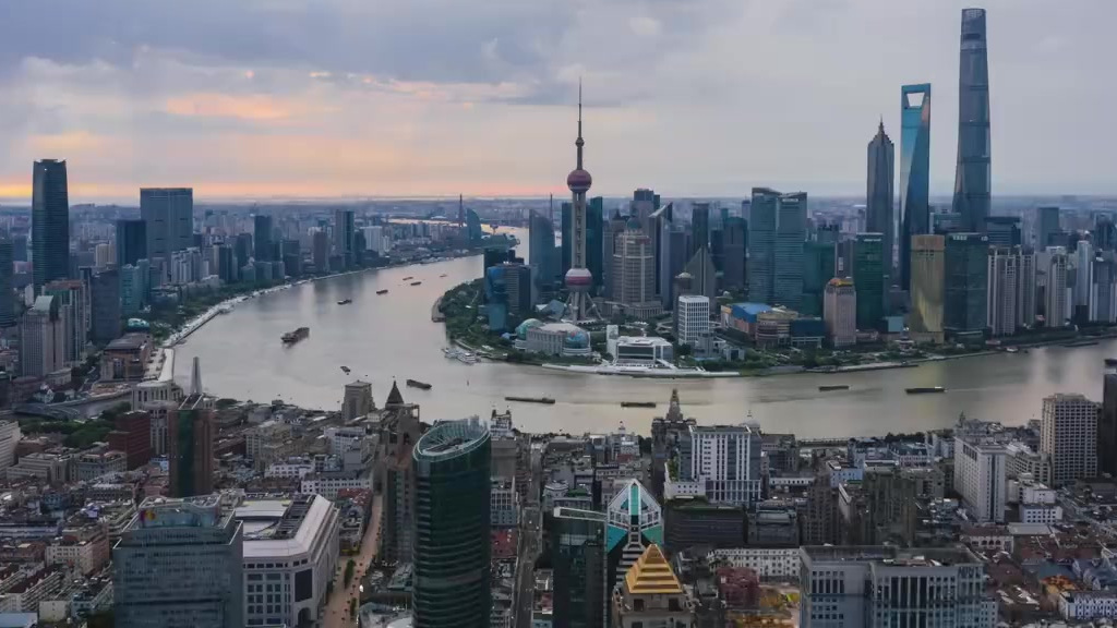 加盟上海大鲨鱼对我来说是⼀段新的旅程,也是全新的挑战。我将把对胜利的渴望和决⼼带⼊到球队伟