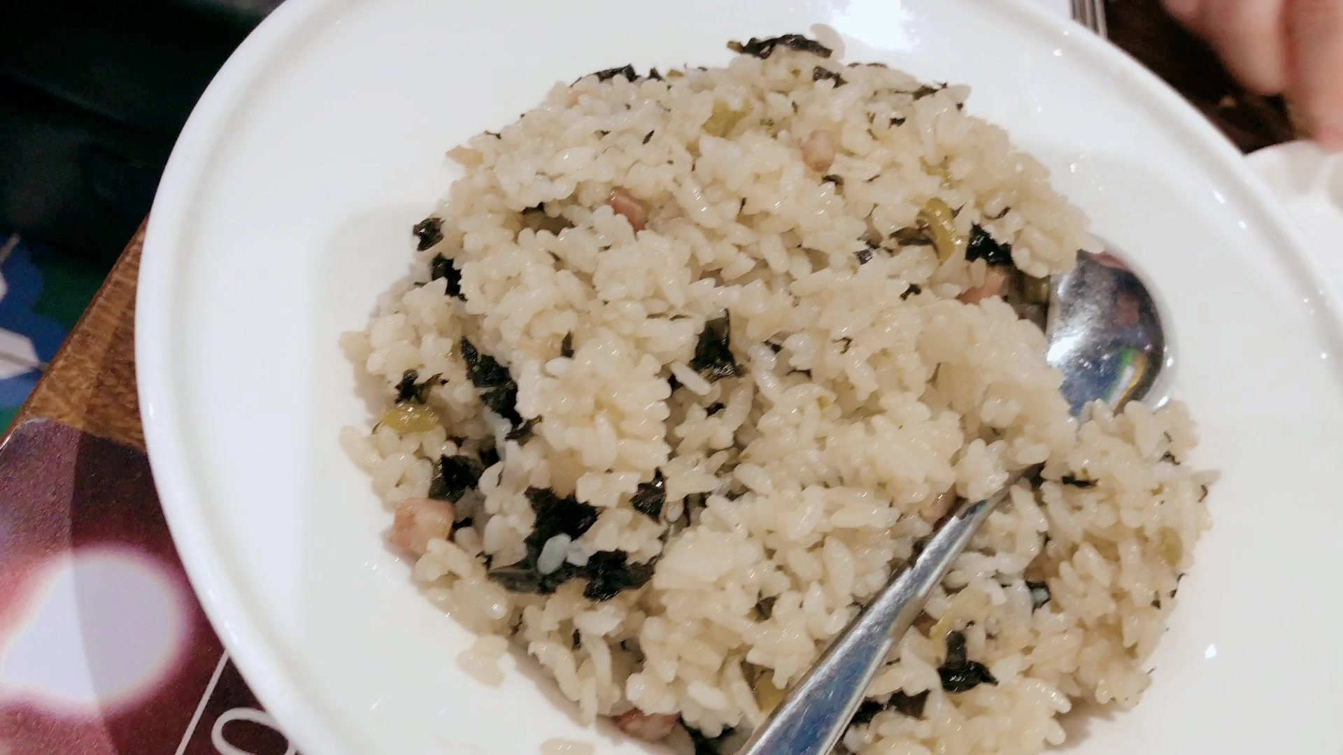 上海嘉庭老上海风味餐厅 周末带孩子去上海嘉定大融城玩,午饭选择了嘉庭老上海餐厅,这家餐厅的