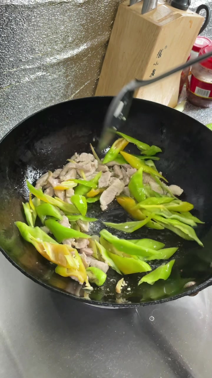 家常辣椒炒肉做法教程