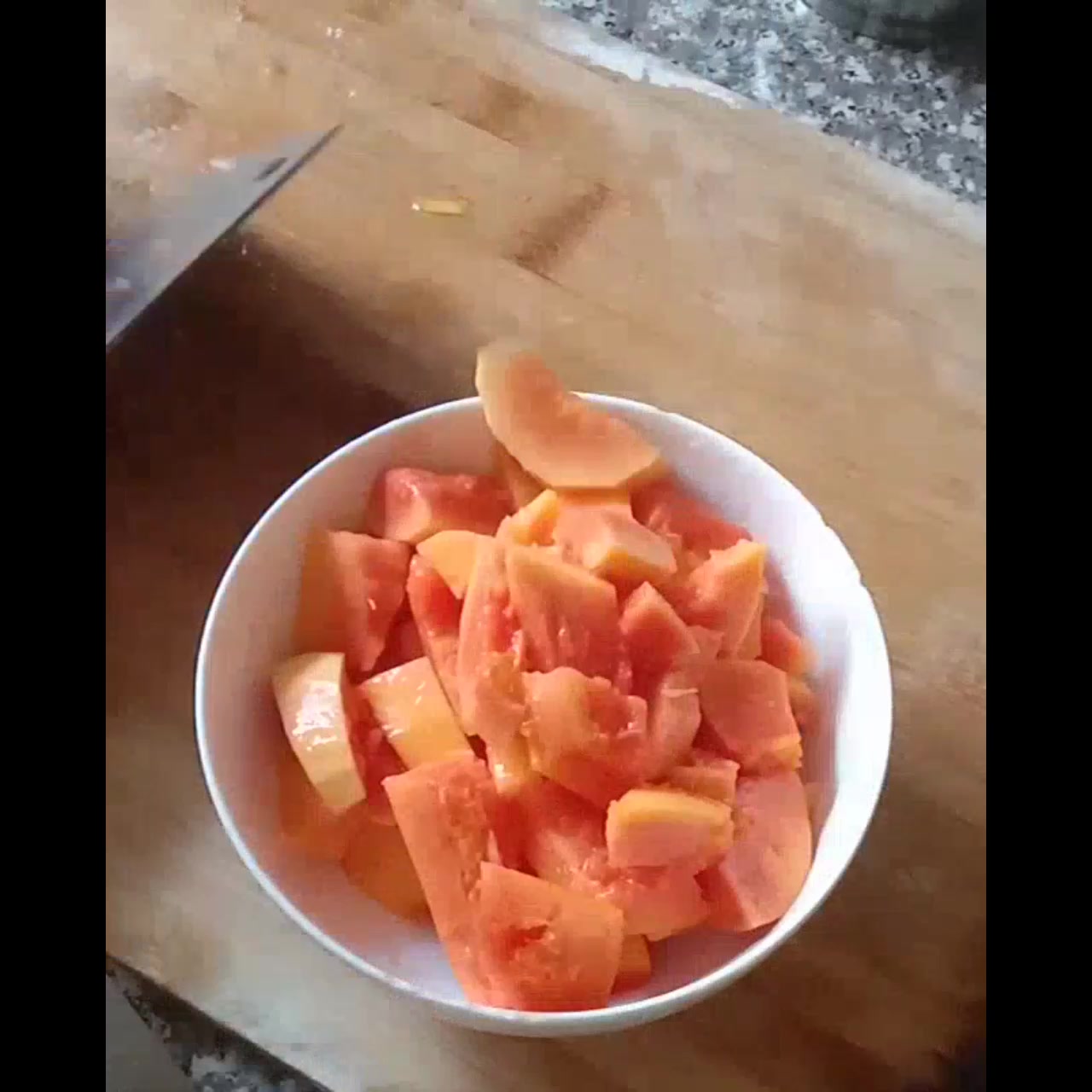 悠闲的下午时光。一碗木瓜炖牛奶,让你心情美美一下午