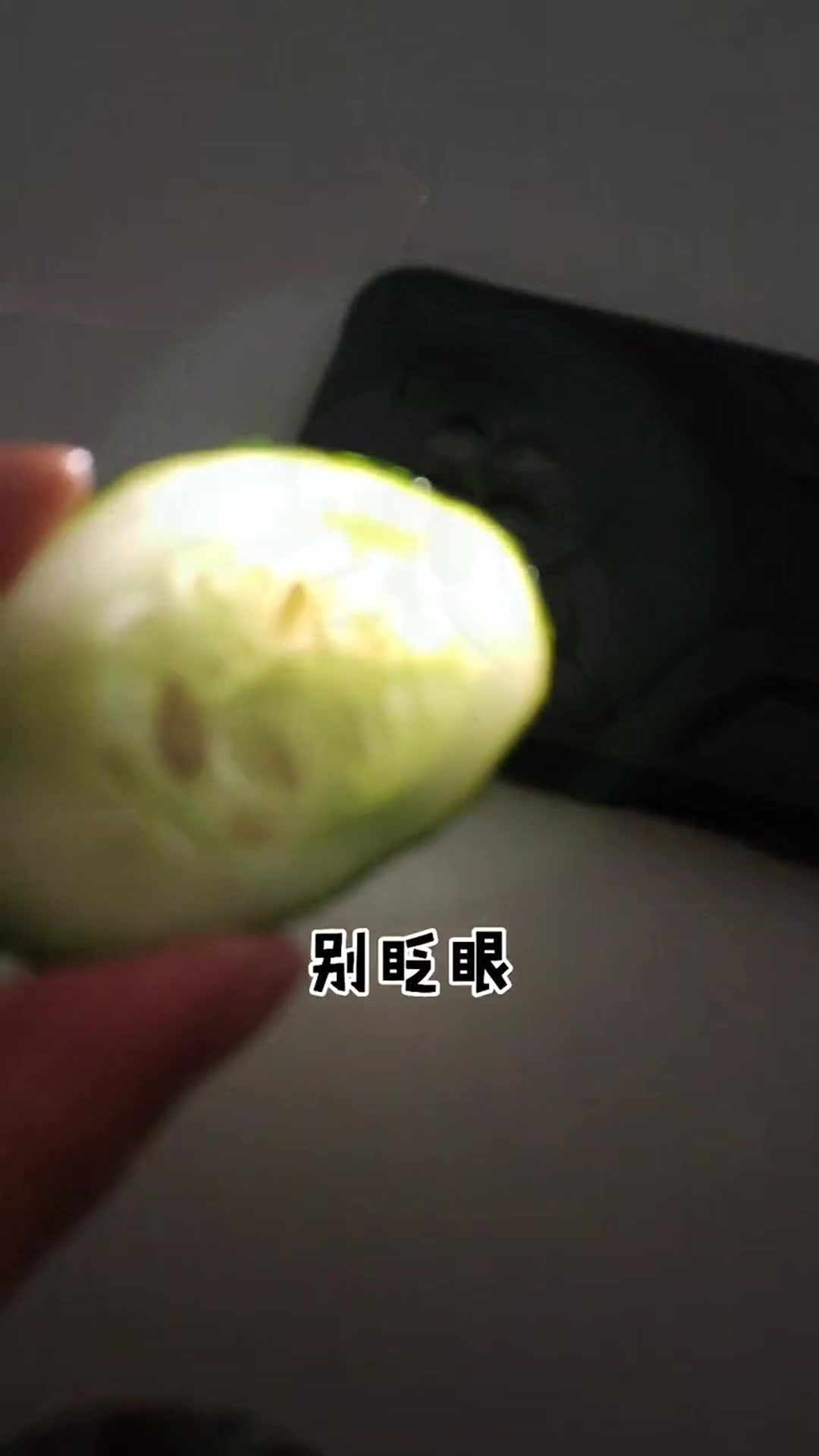 没想到简单的黄瓜,也能拍出这样的照片,最后的成片太美了!