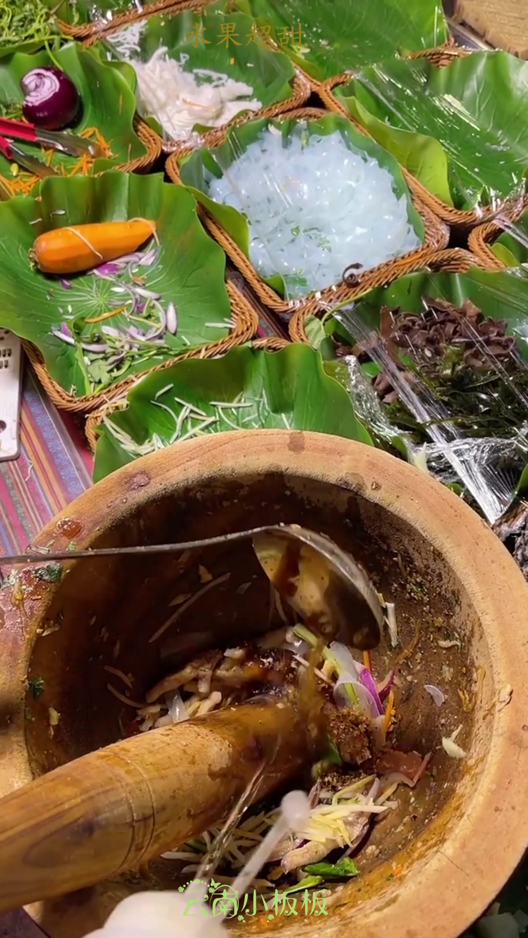 云南西双版纳特色美食,傣味舂鸡爪,有吃过的吗?