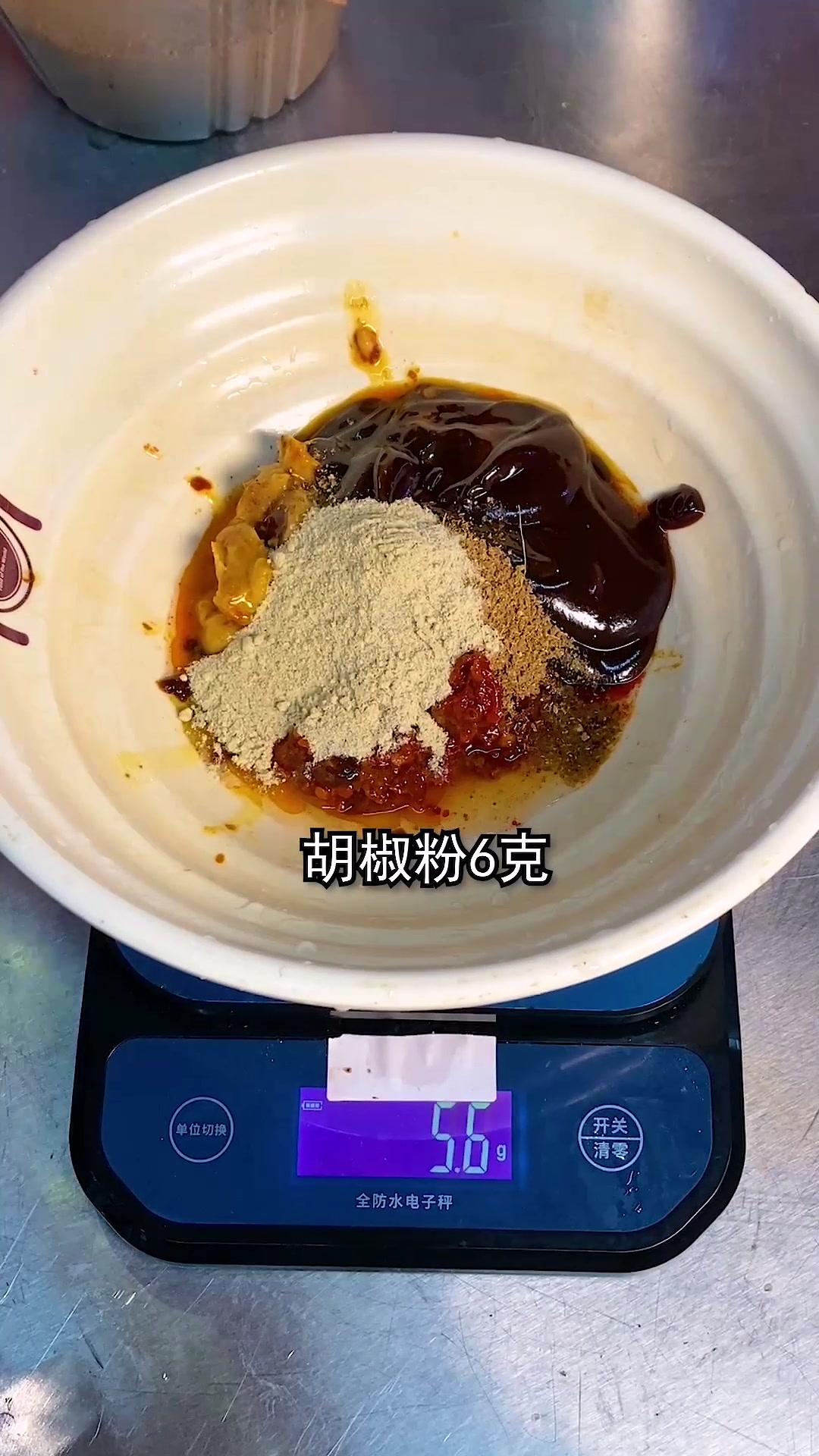 广东啫啫煲也是一大特色,秋冬季节不正是吃这这的时候吗?