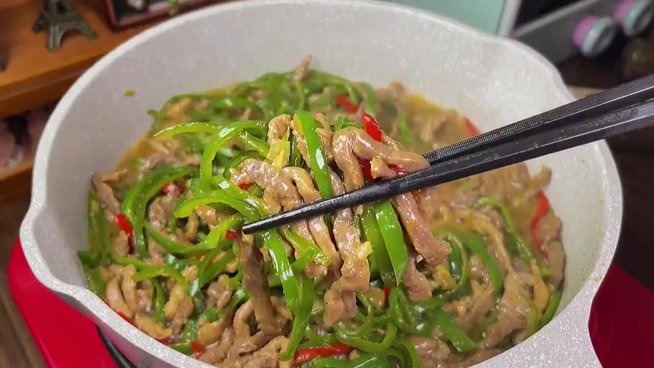 #美食推荐#【尖椒肉丝】一道必会家常菜,下饭又方便,尖椒炒肉也真的很般配好吗!