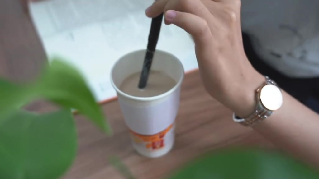 这是奶茶???不不不......这是新型毒品的伪装,出门在外的你,千万要小心!天津禁毒 教