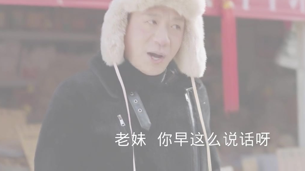 #我在他乡挺好的# 跟着@孙千 年货市集走一波~陪妈妈逛市集的许言来到炒货摊位,错把炒货店