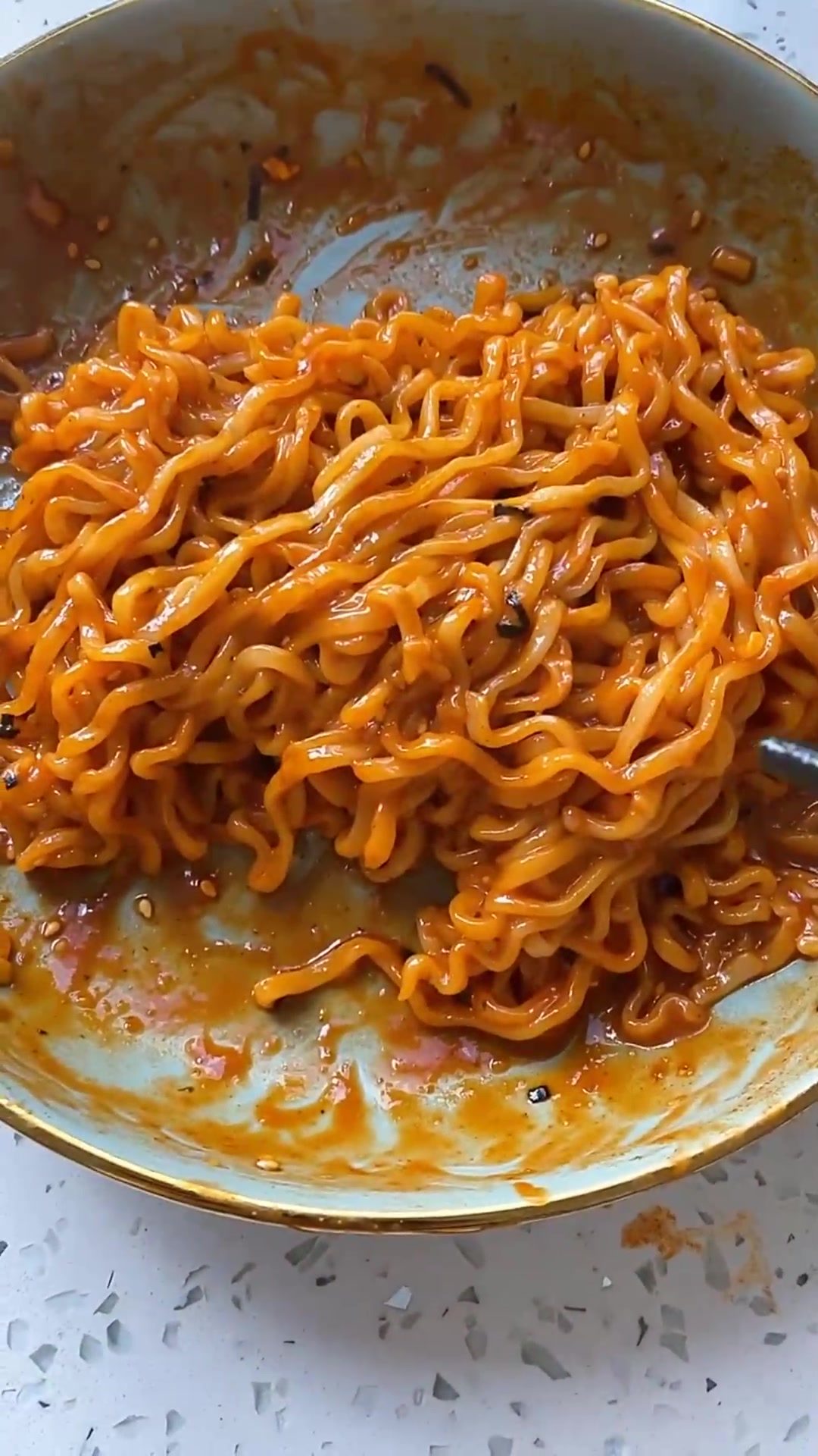 韩国三养火鸡面芝士口味安排上了,生活再苦,也要按时吃饭加油