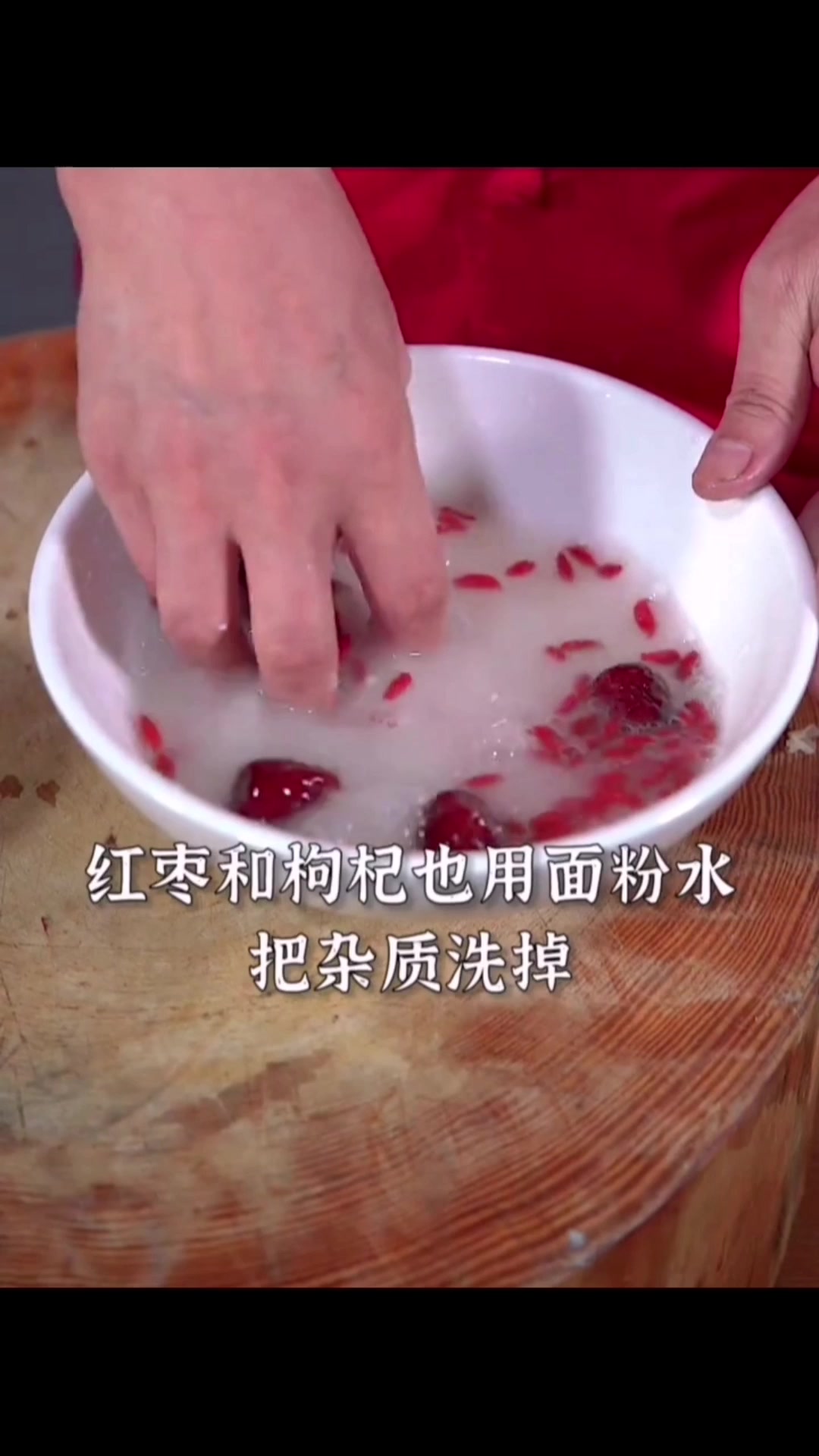 美容养颜,养心安神银耳百合莲子羹