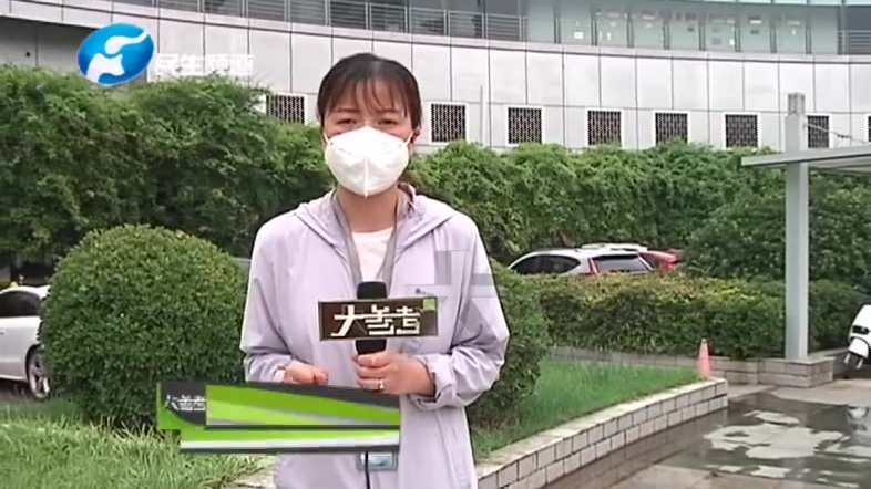 【护士防护服上画蛋糕给儿子过生日】“开心,生日快乐!妈妈现在准备去测核酸了......”这