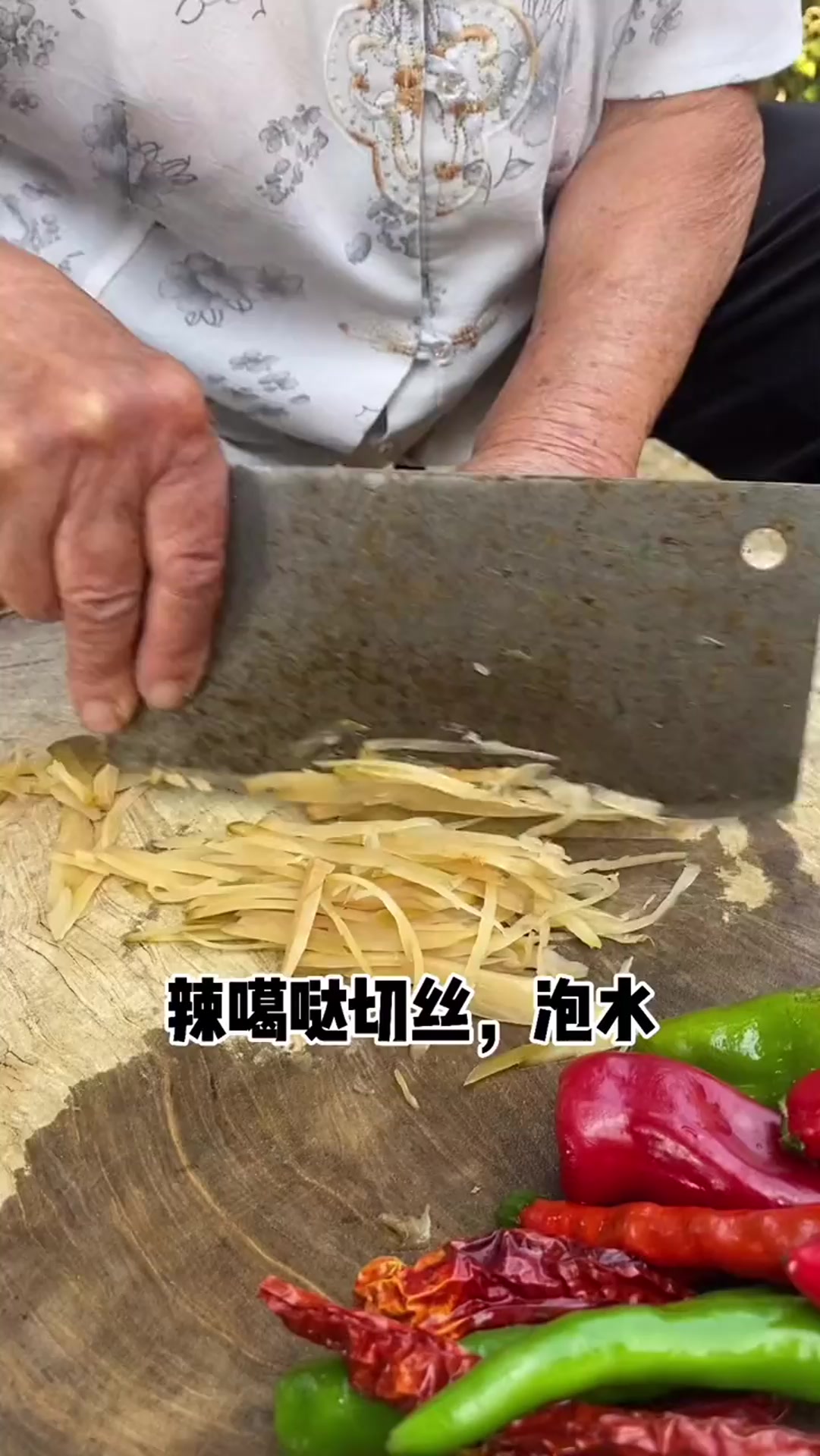 跟最爱的家人一起,煎饼卷辣疙瘩咸菜也好吃,你觉得对不?
