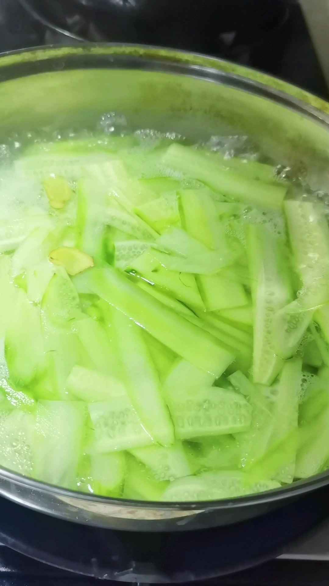 黄瓜肉片汤,清香又爽口