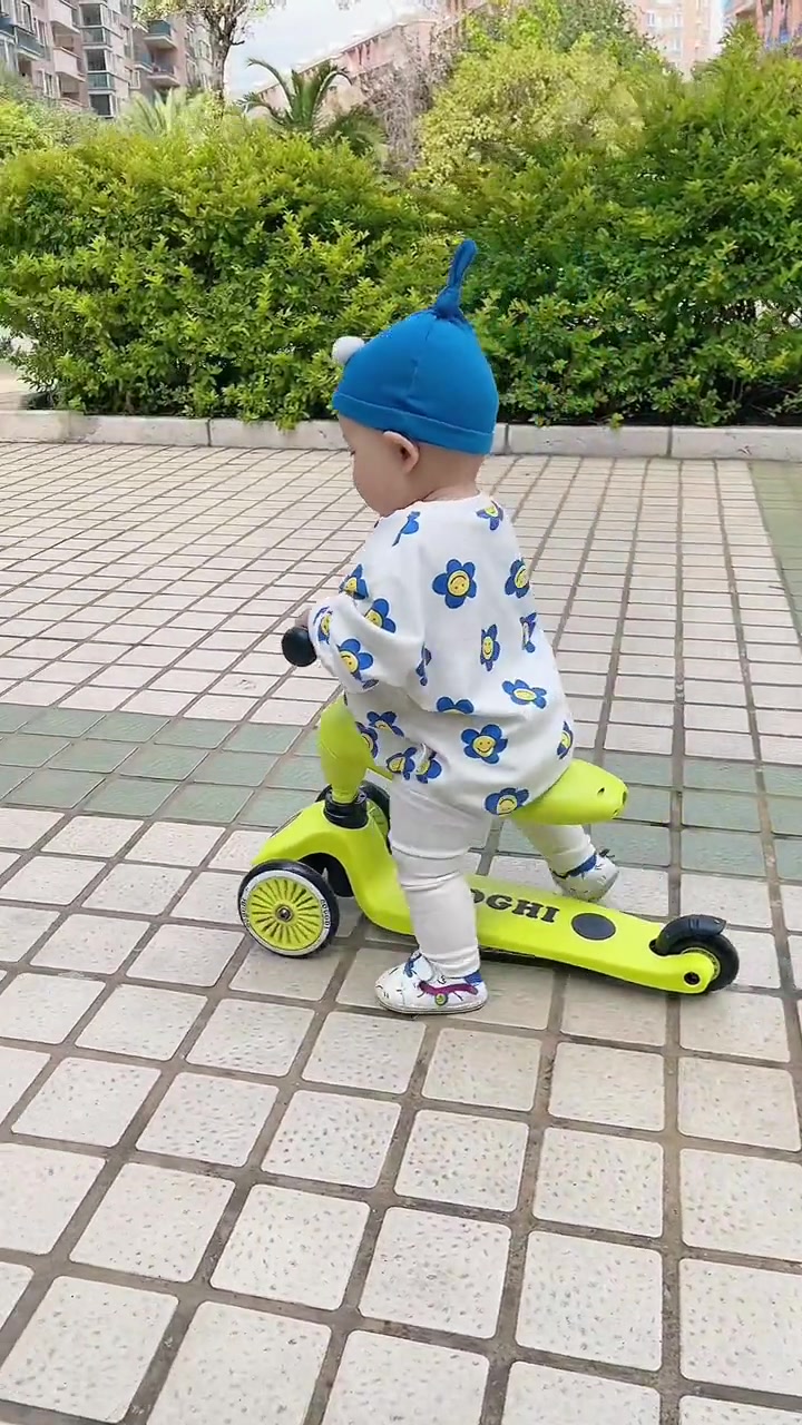 人类幼崽成长记 11个月 解锁滑板车技能 这个小东西越养越上头了