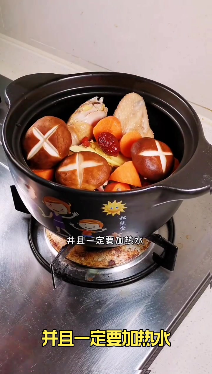 今天买了只鸡,不知道怎么做,到底香菇炖鸡好吃,还是炖鸭好吃