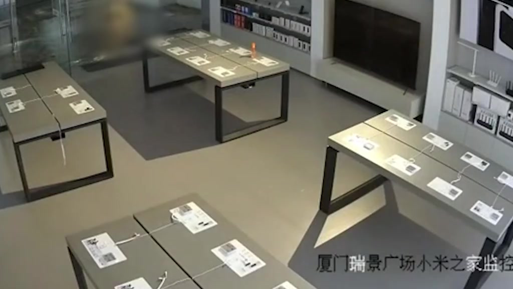 【厦门警方通报6名少年洗劫小米手机店 警方15小时侦破6少年30秒盗25部手机】8月31日