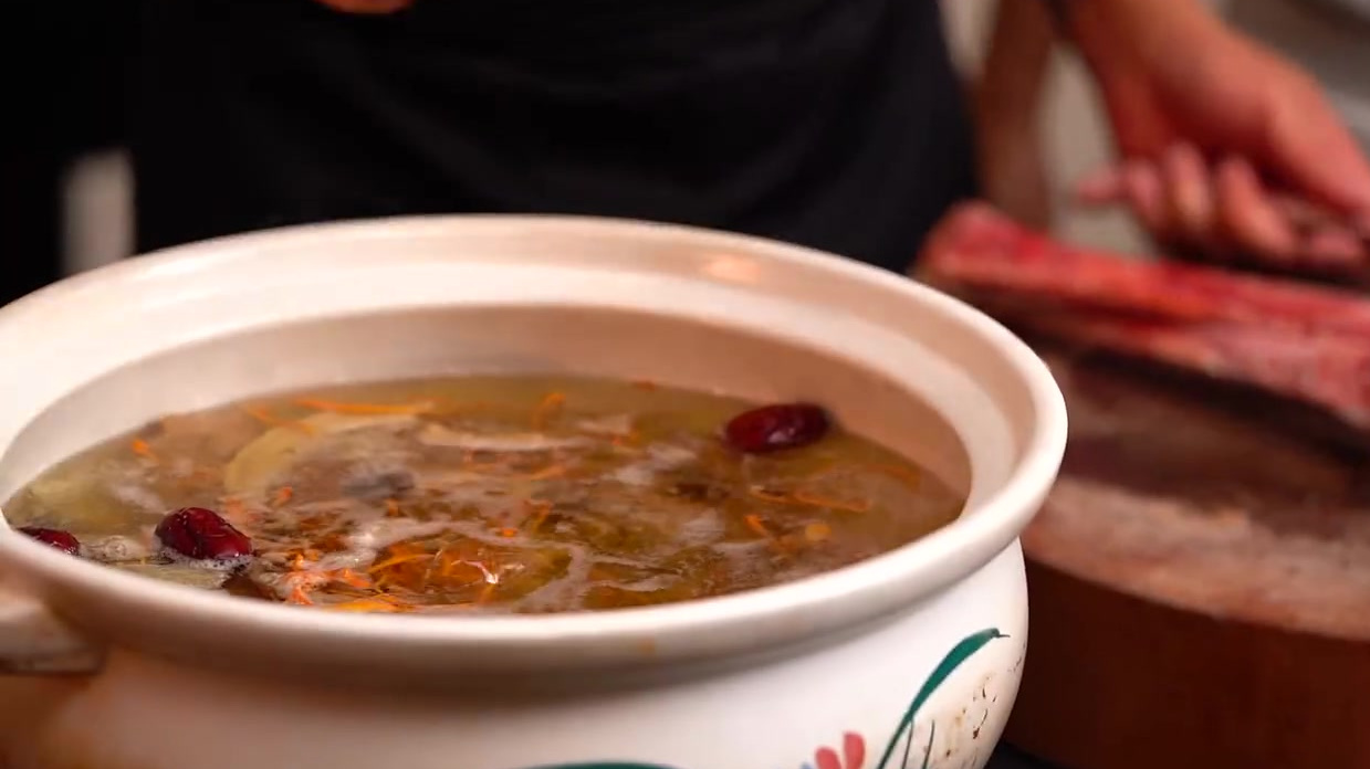 做了一个牛腩菌汤,喝完,感觉成都都是我的。#美食新品安利大赛# #网红菜谱大赏#  