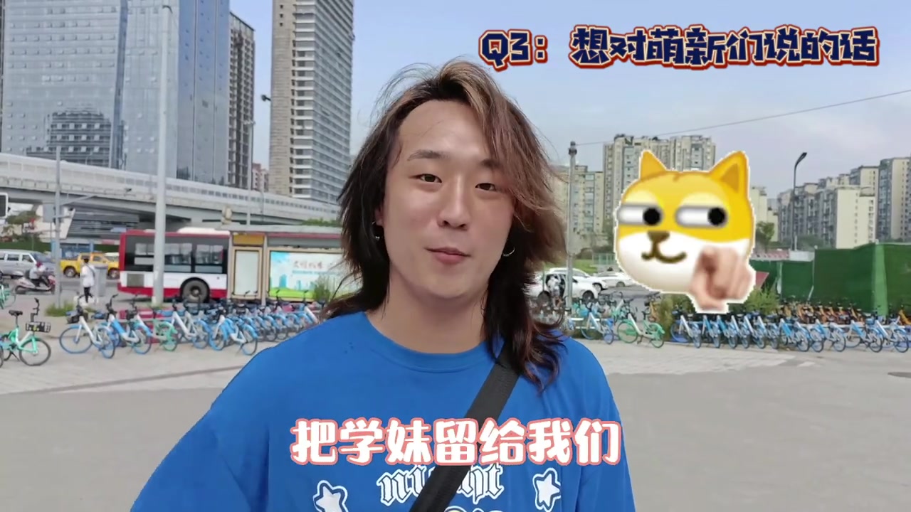 四年的时间很长,学习看书恋爱都可以是成长的脚注;四年的时间很短,寝室被窝手机也可以是单调的