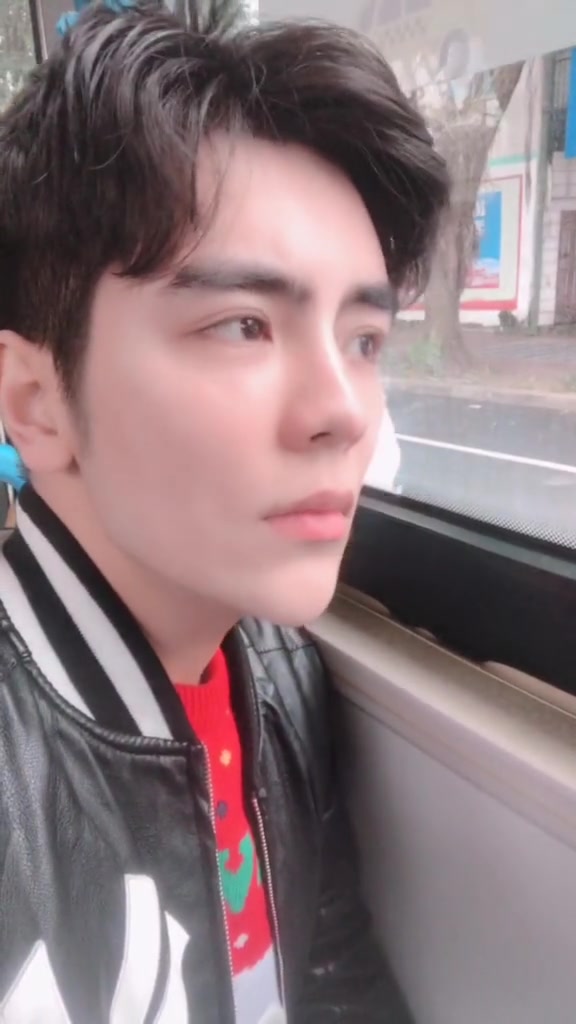 帅哥朋友圈素材哪里找朋友圈中年男人生活照