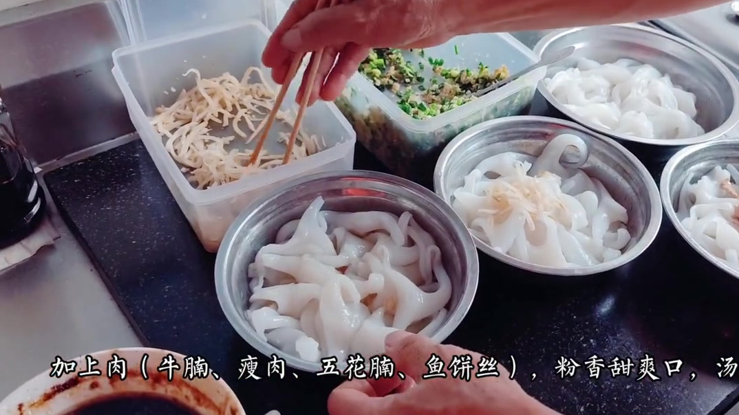 佛山探店|爽口弹牙水菱角,西关的传统小吃「水菱角」是一道广州西关的传统粤菜小吃,原材料尖米