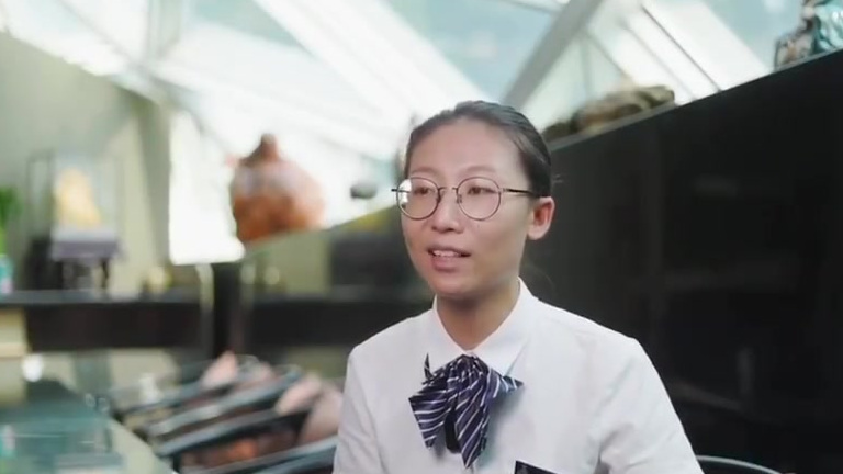 【广州一餐厅4年送环卫工人3万包子,无交流捐助实现有尊严受助】广州珠江新城,一素食餐厅采用