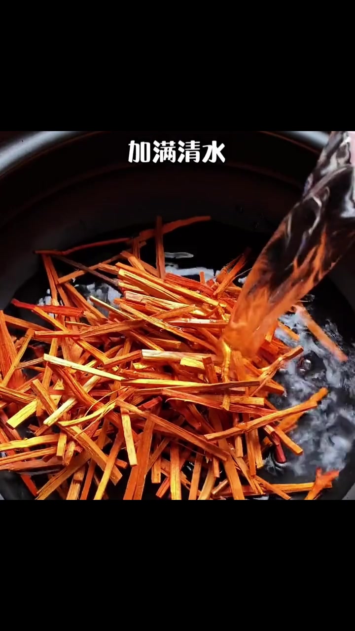 原来红鸡蛋是这样做的,看到这一幕,真是学到了