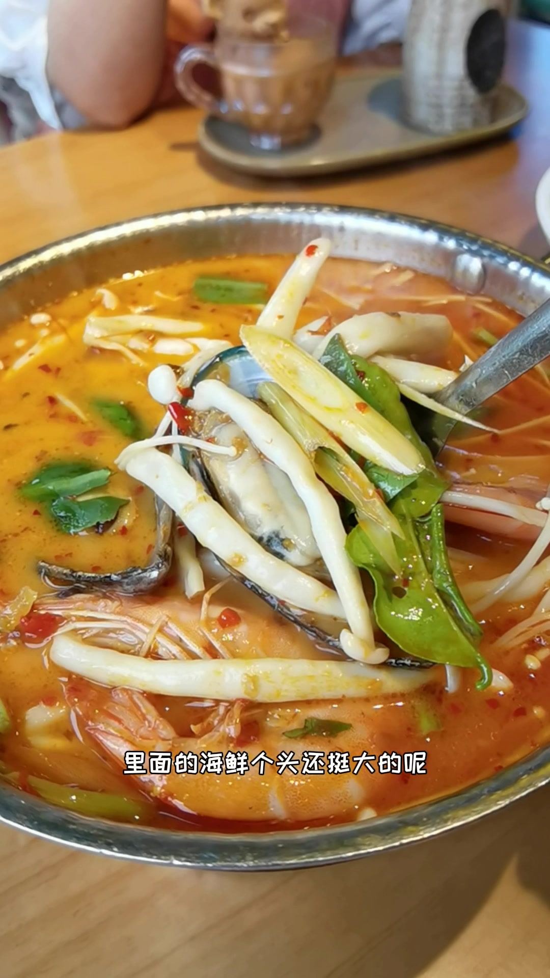 青岛高颜值的太餐厅,小熊奶茶太可爱了,工作日店里也是客满啊