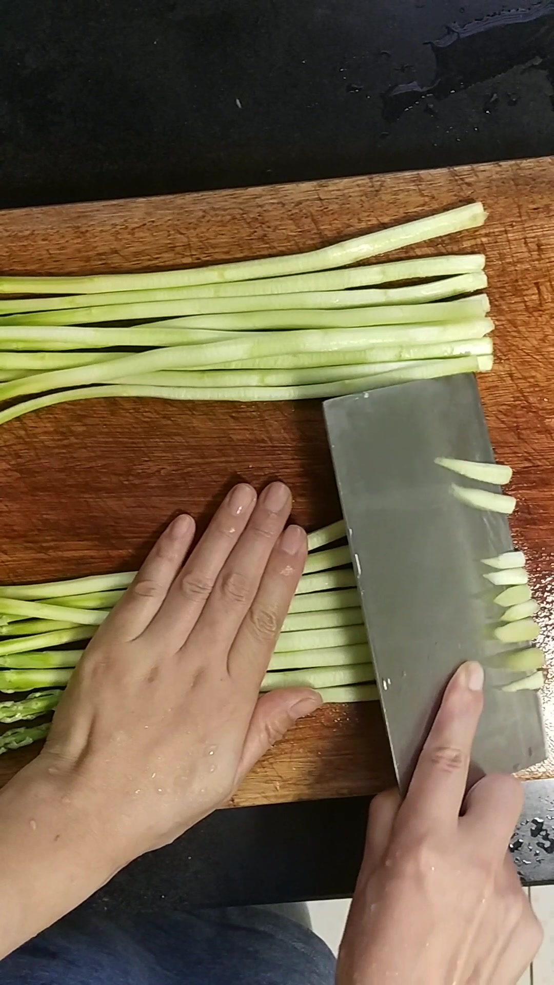 芦笋炒肉的家常做法