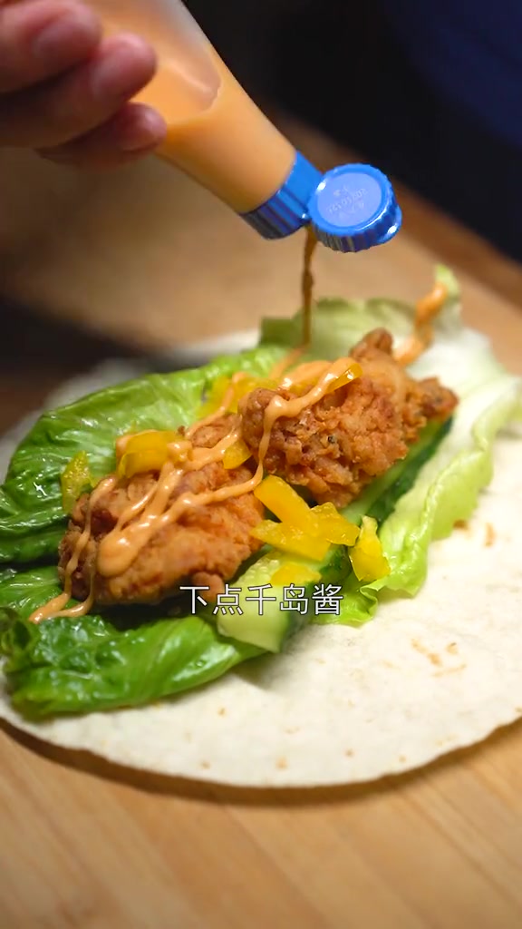 自制墨西哥鸡肉卷配八宝粥,好吃又过瘾!