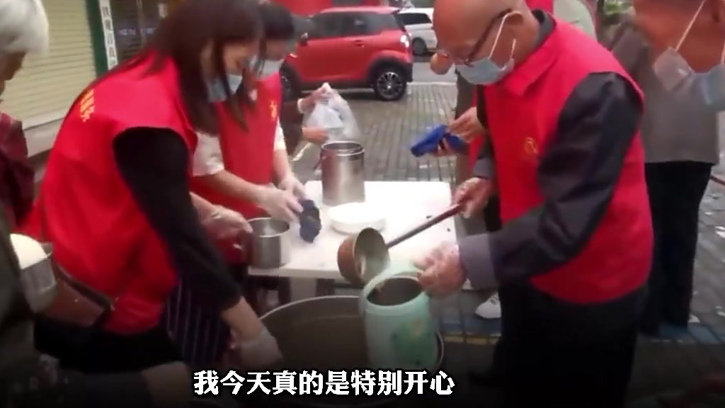 【点赞!9岁女孩生日请200名环卫吃早点:帮助别人真的很快乐】据青蕉视频 消息:9月4日,