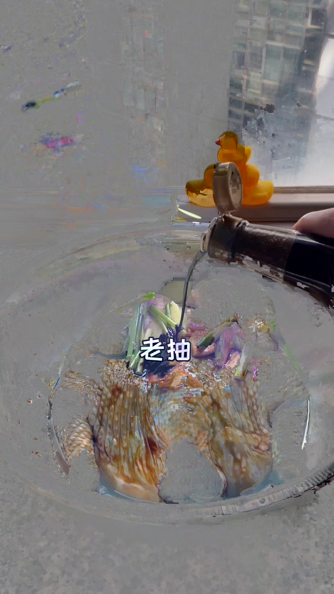 今天我们来做鸡,不用烤箱的烤鸡