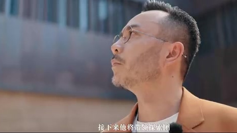 这是一碗洛阳牛肉汤引发的故事。“今天恁吃了没?”洛阳少年 @UNIQ王一博 化身电台主持人