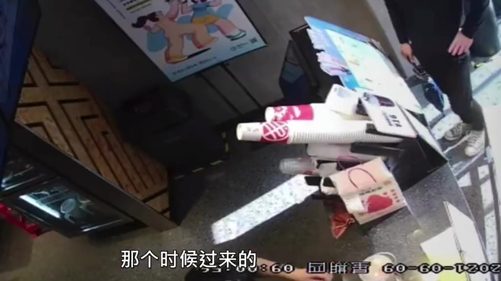【湖北一男子连续两天去奶茶店偷奶茶 ,店主:还尾随过顾客】据西部决策消息:9月9日,湖北黄