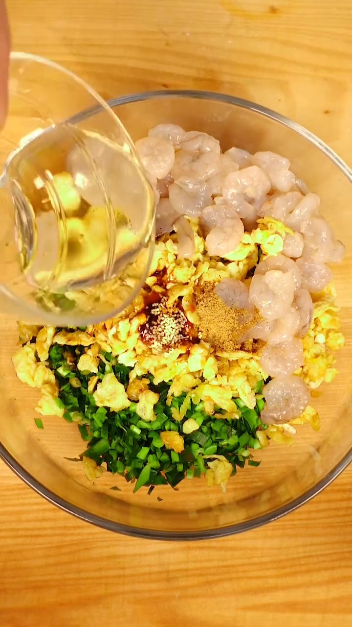 韭菜虾仁鸡蛋饺子馅的调馅步骤