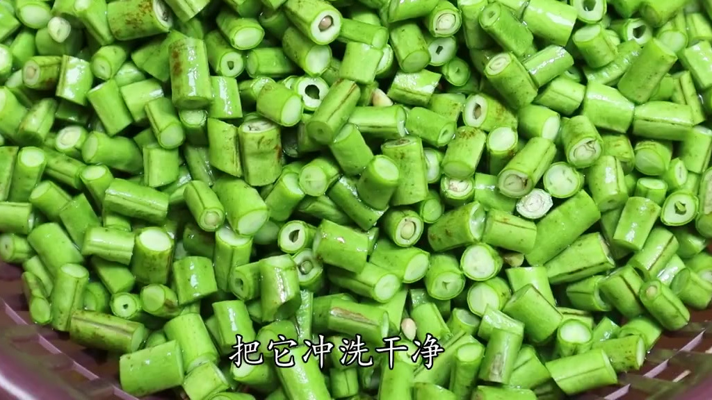 豆角里倒入鸡蛋,没想到这么好吃! 豆角 鸡蛋 美味食谱 家常菜 下饭菜 豆角里倒入鸡蛋,没