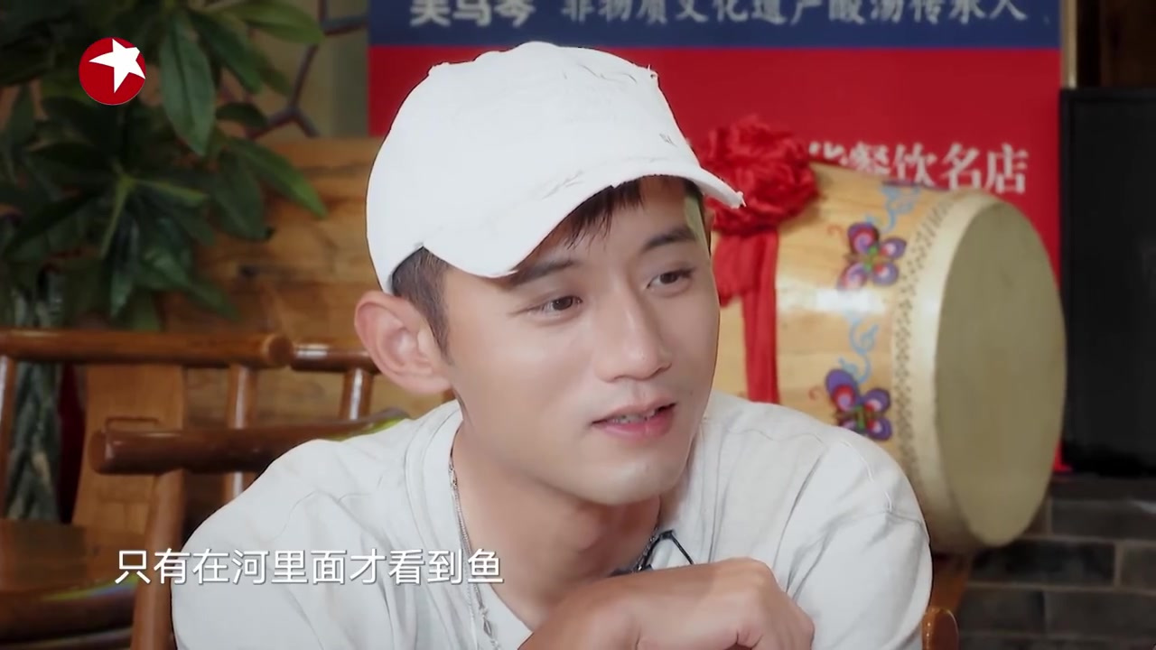 酸是“深入贵州人骨髓”里的味道,这期#打卡吧吃货团# @THE9_刘雨昕 @杨迪 岳云鹏 