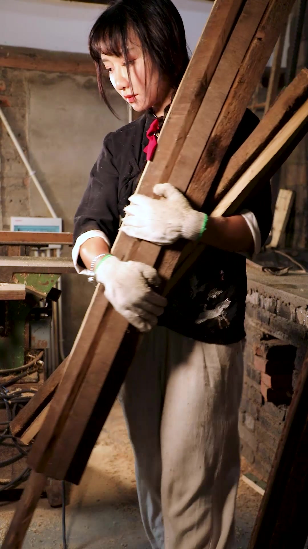 给鸡仔搭鸡窝,再做个烤全鸡请莽哥金瓜吃