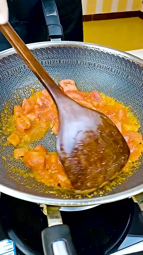西红柿豆腐汤的家常做法。