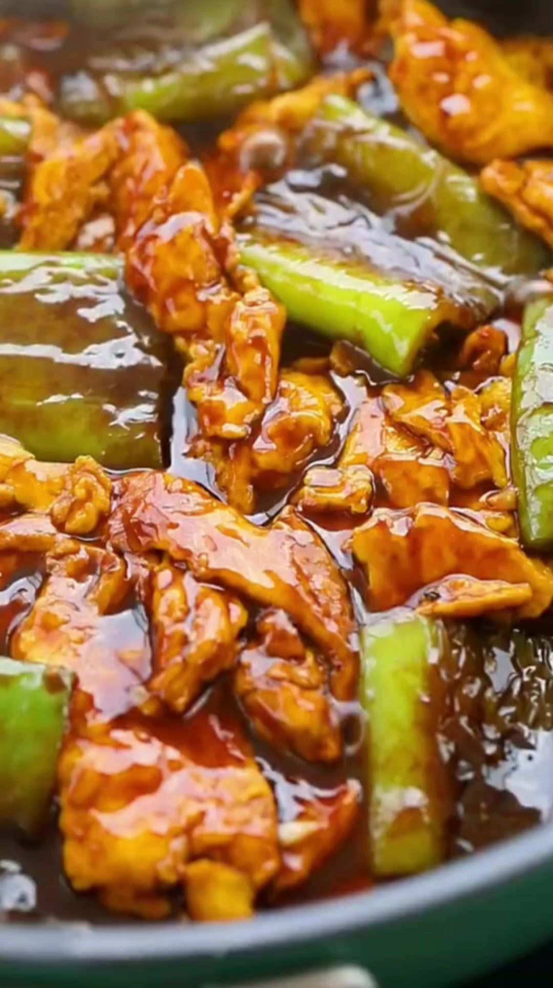 虎皮青椒炒鸡蛋,酱汁浓郁,唇齿留香