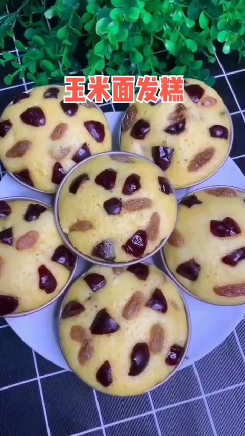家常玉米面发糕的做法。